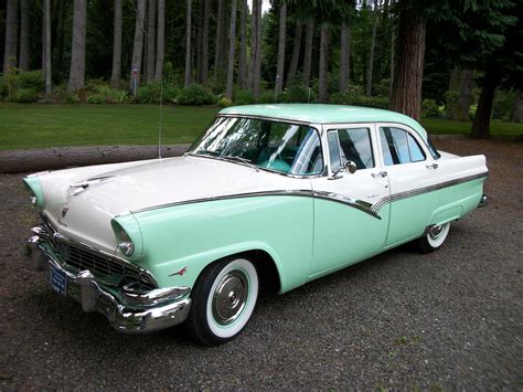 Ford retrofits plastic shields to cover bolt heads near the fuel tanks on cop crown vics to reduce fires when the cars are struck at high speed from behind. Ford Fairlane Crown Victoria - specifications, photos, videos, reviews