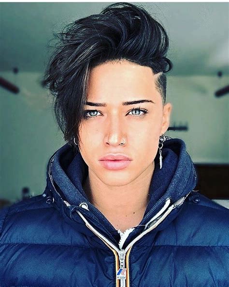 Check the last photo out, too. I wish my hair would do this!! | Tomboy hairstyles, Short hair styles, Trendy short hair styles