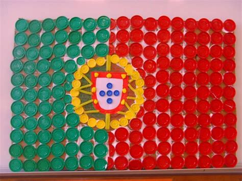 Essa esfera é um instrumento de astronomia aplicado em navegação que representa um modelo reduzido do cosmos. Bandeira de Portugal | Bandeira de portugal, Dia de ...