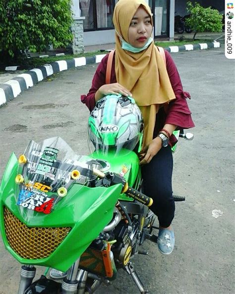 Cewek Hijab Naik Ninja Ijo Cantik Banget Dhedmotor