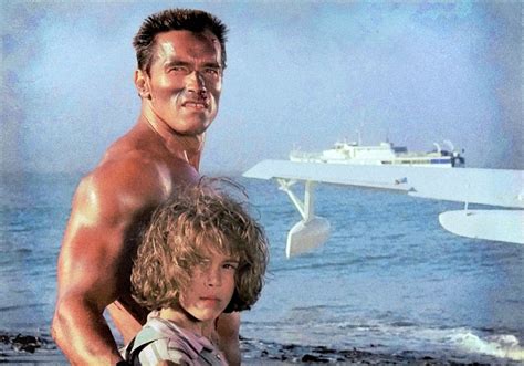 Foto Commando 1985 Arnold Schwarzenegger And Alyssa Milano Arnold