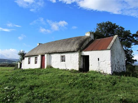 Original Old Irish Cottage Near Culdaff Dating From Approx 1800