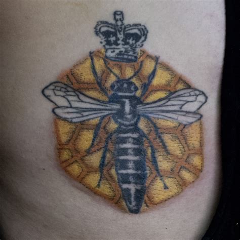 Crosshatch Dotwork Colour Queen Bee Tattoo By Yanick Sasseville Mile