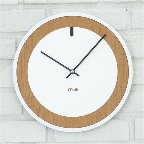 Modern Pine Wood Wall Clock Vogue Unique Round European Minimalist