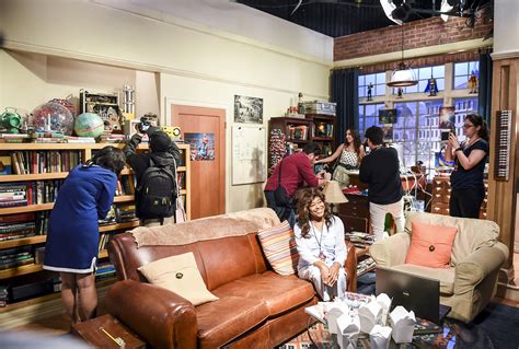 ‘the Big Bang Theory Sets Take The Stage On Warner Bros Tour After
