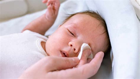 Penyebab Mata Bayi Belekan Dan Cara Mengatasinya