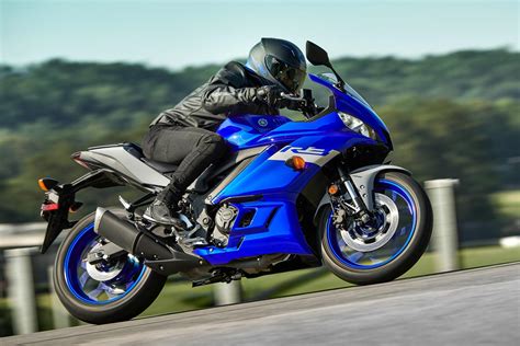 The r3 and the r25 are the first yamaha twins with an offset cylinder design. 2021 Yamaha YZF-R3 Buyer's Guide: Specs, Prices + Photos