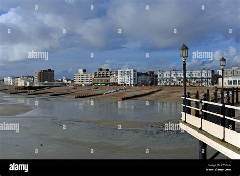 Worthing Seafront Hi Res Stock Photography And Images Alamy