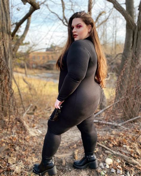 It S Amber Diaz Curve Model On Instagram Fashionnovacurve AD Who