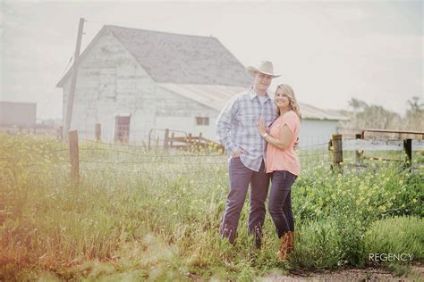 Country Engagement Pictures Engagement Pictures With A Barn Country