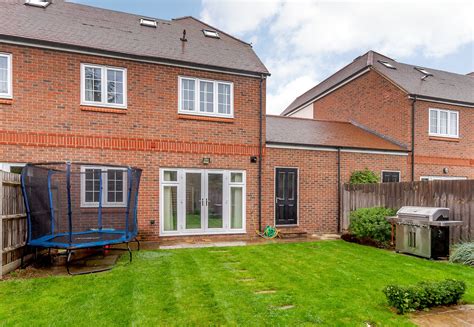 Mortimer Crescent Kings Park St Albans Hertfordshire Al3 A Luxury