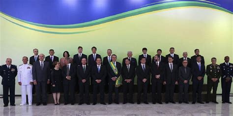 Bolsonaro Dá Posse A Ministros No Palácio Do Planalto Após Receber Faixa Presidencial Em
