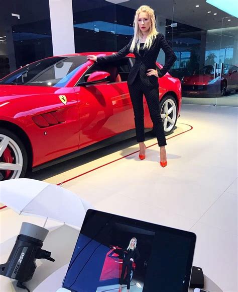 Ferrari Dame Ford Sports Car Models Automobile Templates Fashion Models