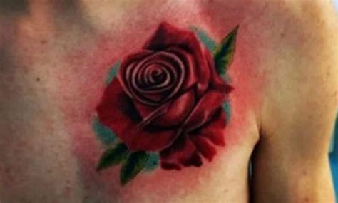 Tatuajes de rosas en el pecho para mujer y hombre | Tatuantes