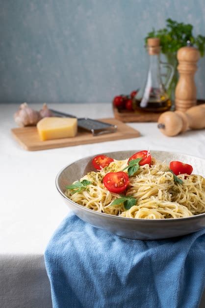 Assiette Avec Un Délicieux Plat De Pâtes Italiennes Photo Gratuite