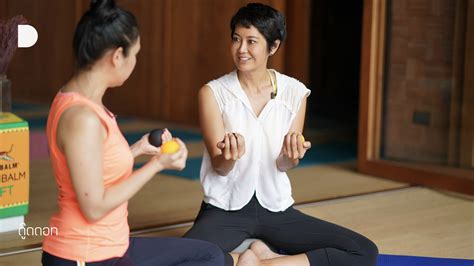 Deep Tissue Massage Yoga เหยียดกาย คลายปวด กับ ป๊อป อารียา สิริโสดา