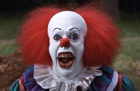 Bill Skarsgards Pennywise The Clown Has Been Revealed And Its Terrifying Metro News