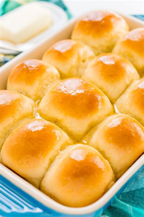 Easy dinner rolls made from scratch in minutes with no yeast! How To Make Yeast Rolls From Scratch | Sugar & Soul