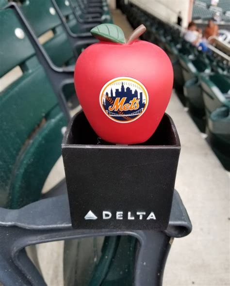 June 23 2018 New York Mets Hr Apple Figurine Stadium Giveaway Exchange
