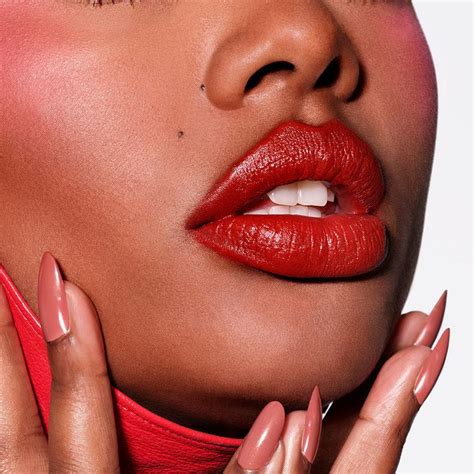 We Tried The New Fenty Lipstick Modeled After Rihannas Famous Cupids Bow