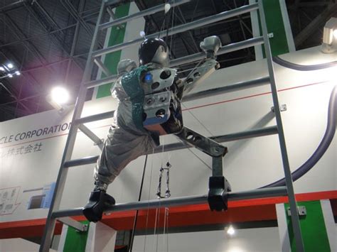 Ladder Climbing Robot Takes Robot Engineering To New Heights Video