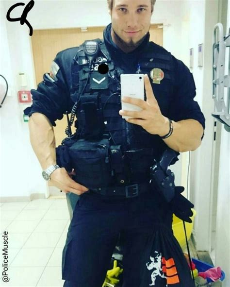 Hottest Cops Of Instagram Männer In Uniform Kerle