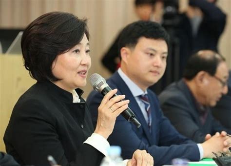 부모님 두 분 모두 선생님입니다. 박영선 장관 "소상공인, 대기업과 상생하며 성장해야 ...