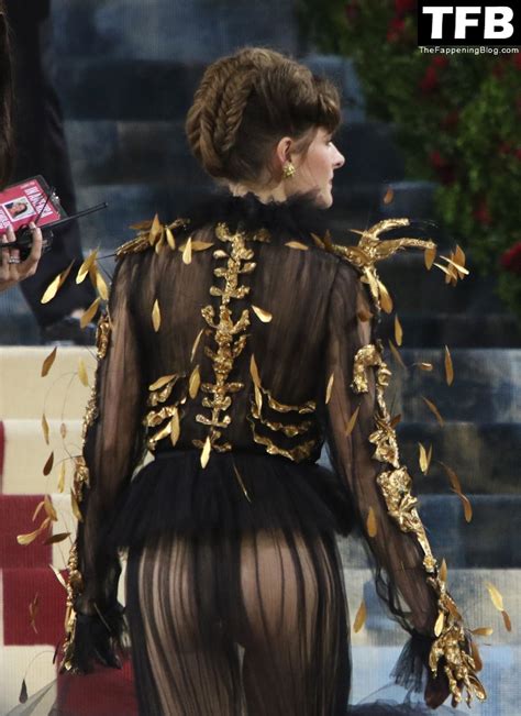 Louisa Jacobson Flashes Her Nude Tits At The 2022 Met Gala In Nyc 22 Photos Thefappening