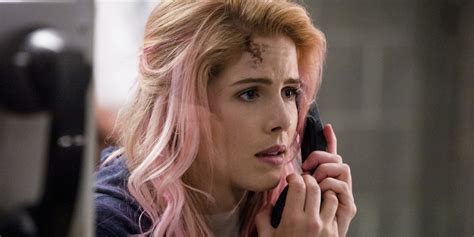 Felicity Smoak Isnt Felicity Smoak Anymore On Arrows Season Premiere Arrow Emily Bett