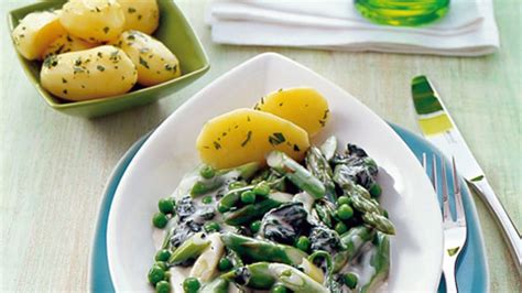 Spargelragout Mit Spinat Und Erbsen Rezept Spargel Spinat