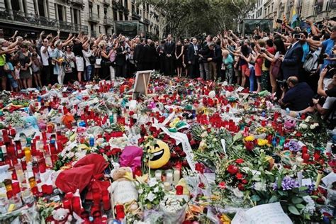 mass held for spanish terror attack victims in barcelona huffpost world