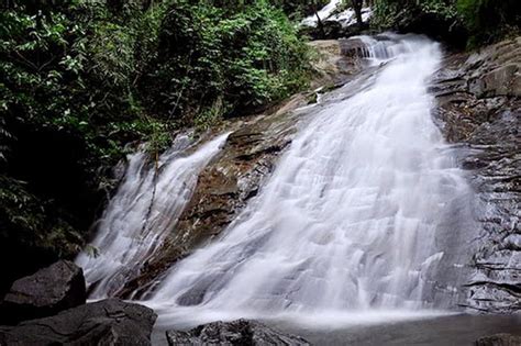 Kawasan rekreasi ini sangat tinggi dengan ketinggian lebih 50 meter, bercuram dan licin. AIR TERJUN di Selangor & Sekitar KL - 8 yang BEST