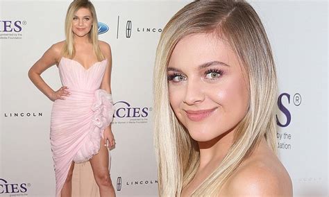 Kelsea Ballerini Flashes Her Toned Legs For Gracie Awards Daily Mail