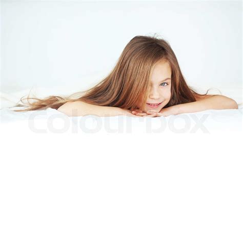 Mädchen Im Bett Stock Bild Colourbox