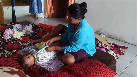 Di Kamar Mamah Muda Lagi Ganti Baju Bayi Baru Mandi Youtube