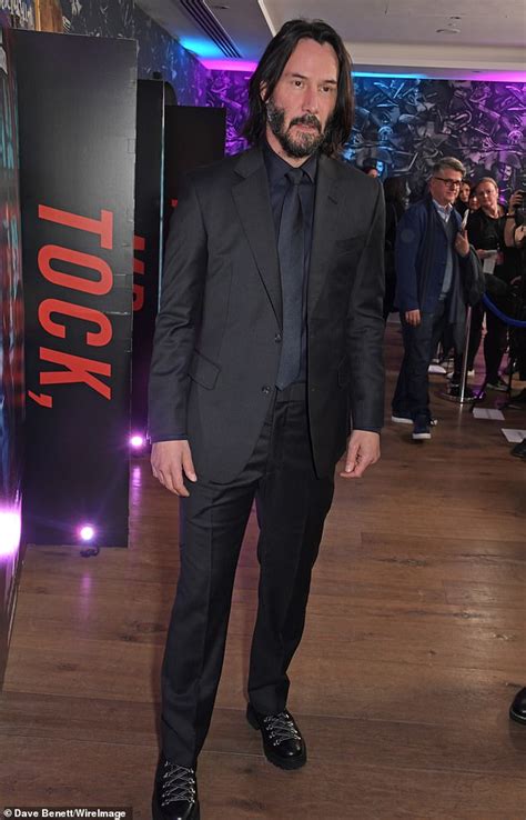 There are pockets on the outside and inside of the blazer and is a straight fit cut to adjust easily around your waist. Keanu Reeves looks dapper as he attends a special ...