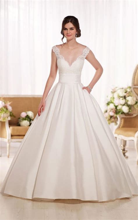 Get the best deals on ball gown wedding dresses with bling and save up to 70% off at poshmark now! Wedding Dresses | Wedding Dresses Ball Gown | Essense of ...