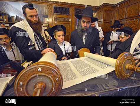 Jewish Prayer Torah Study Room Hi Res Stock Photography And Images Alamy