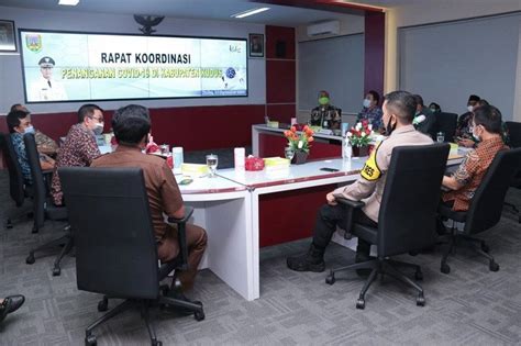 Berdasarkan sifat yang dimilikinya, pekerjaan yang cocok untuk orang yang lahir pada hari selasa kliwon adalah pekerjaan yang berhubungan dengan niaga atau pasar/ dagang. Pasar Kliwon Kudus Bth Karyawan - Media Dinas Kominfo Kudus à¹‚à¸žà¸ªà¸• Facebook / Satu lorong ...