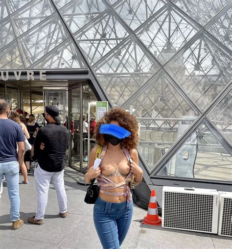 Greetings From Louvre Paris Nudes FlashingAndFlaunting NUDE PICS ORG