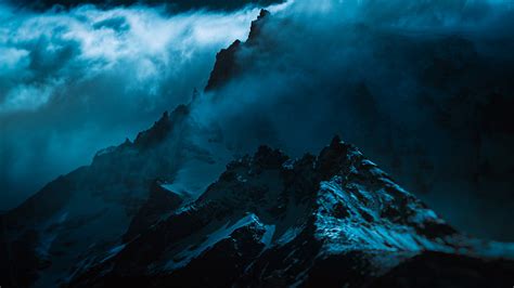 Hintergrundbilder Berge Nebel Dunkel Schneebedeckten Berg Gipfel