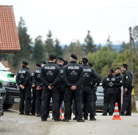 Oberbayern Doppelmord In Höfen Polizei Ermittelt Zwei Tatverdächtige