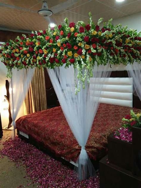 Special decoration for #honeymoon #couple nd trying to create pleasent atmosphere nd memorable moments for our lovely love birds. Pin by FRESH FLOWER DECORATION IN KAR on wedding shadi Bed ...