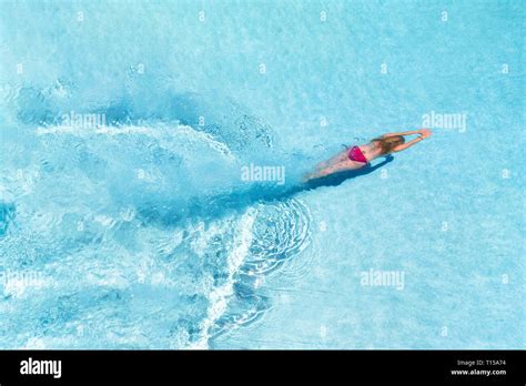 Woman Diving Into Swimming Pool Hi Res Stock Photography And Images Alamy