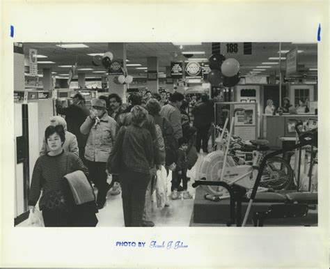 Vintage Staten Island Mall 16 Unique Photos Of The Retail Center As It