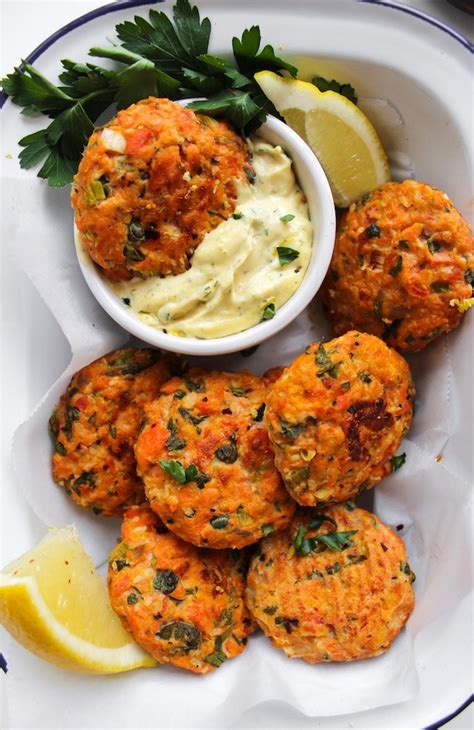 Finding the little pieces of fresh roasted garlic is the difference between. Mini Paleo Salmon Cakes & Lemon Herb Aioli | Recipe in 2020 | Fodmap recipes, Salmon recipes ...
