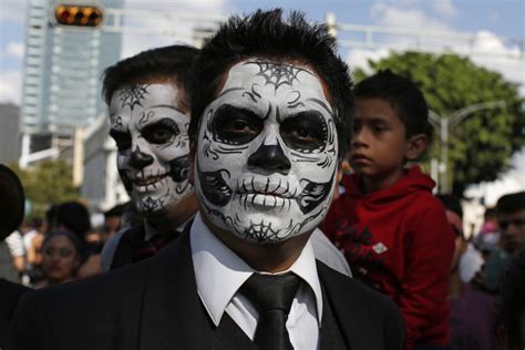 Zombies Hollywood Invade Mexicos Day Of The Dead The