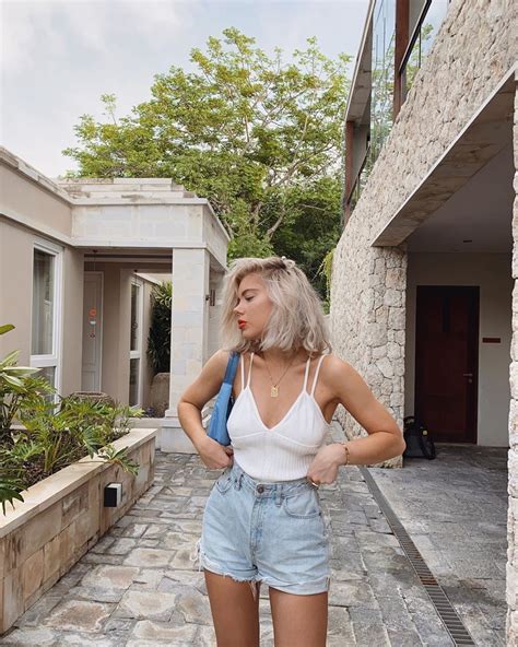 Laura Jade Stone Laurajadestone • Fotos E Vídeos Do Instagram Holiday Outfits Summer Outfits