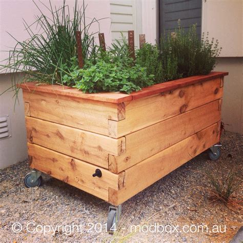 We show you how we made our planter box on wheels for our spring time vegetable gardening extravaganza. ModBOX Medio on Wheels - Planter Box - ModBOX - Wicking Garden Beds