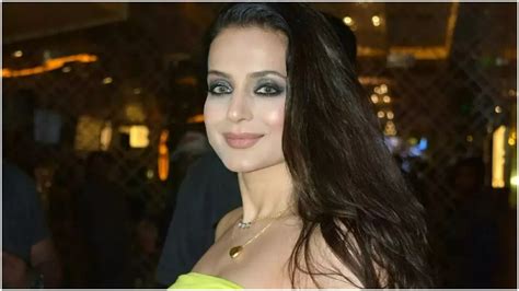 case file against ameesha patel actress accused of cheating actress tweeted and said life is in